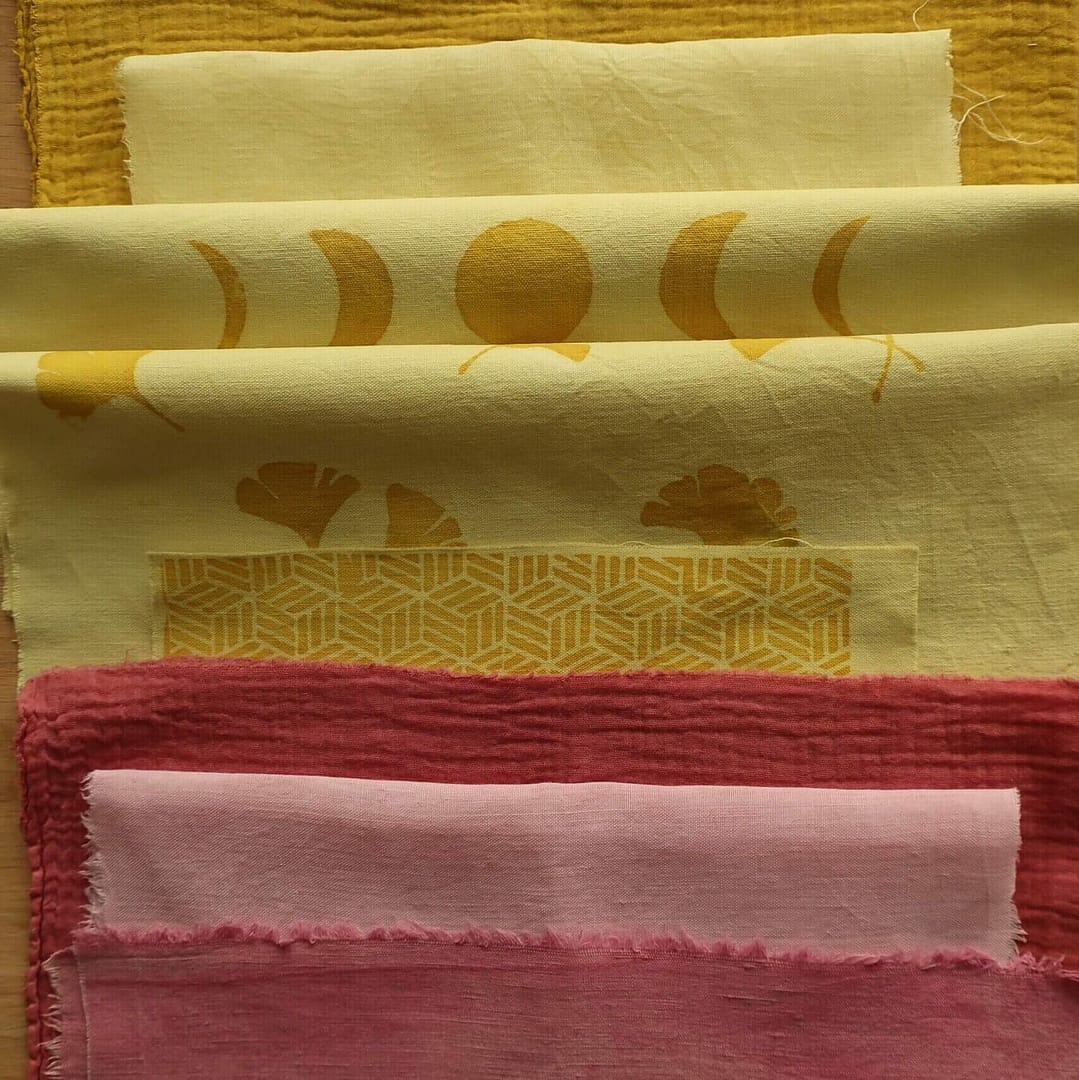 Atelier Akane - Nuances de gaude et de cochenille