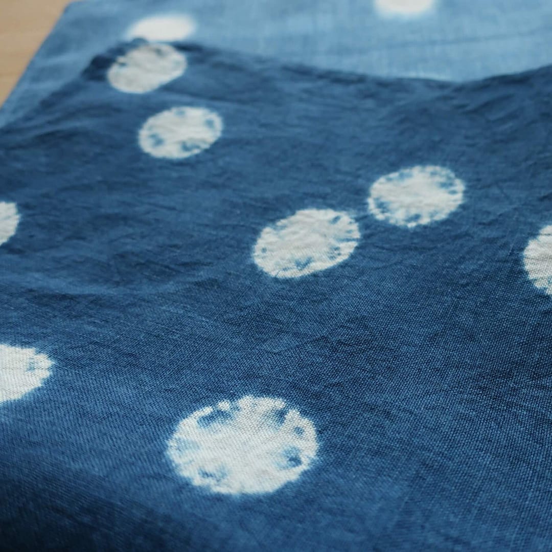 Atelier Akane - Teinture végétale à l'indigo en Boshi shibori