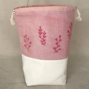 Pochette teinte à la cochenille – B