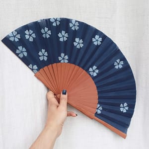 Eventail en tissu et teinture végétale